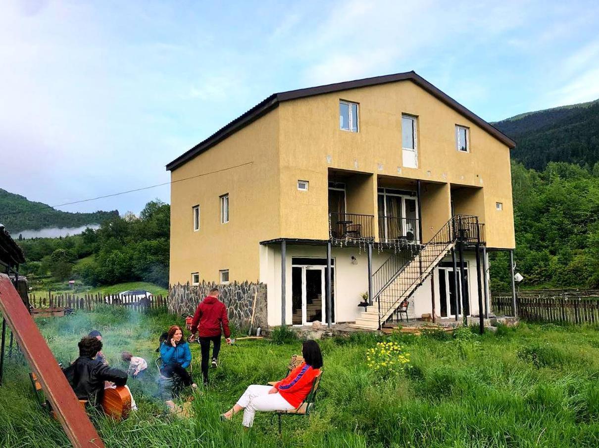 Stop House Mestia Eksteriør bilde